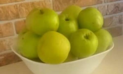 Как быстро приготовить пирог из слоеного теста с яблоками